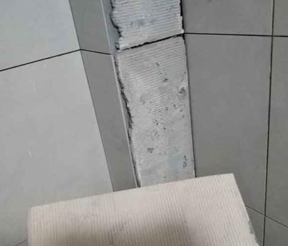 仓山瓷砖空鼓维修公司分享下厨房瓷砖脱落的补救措施。